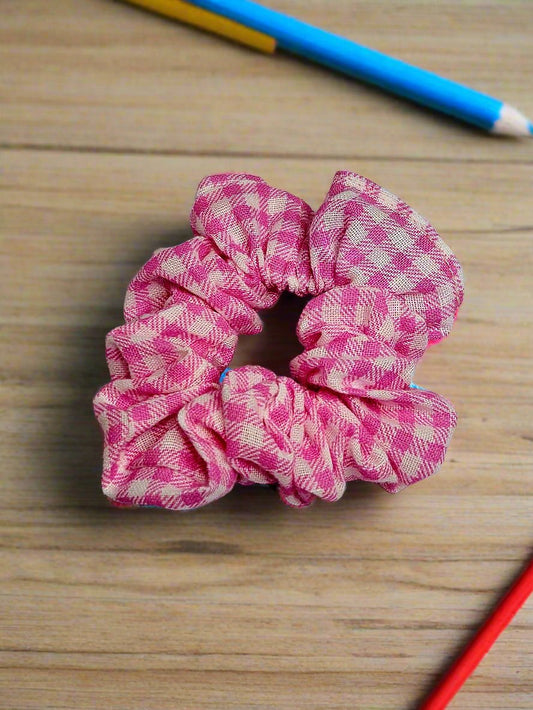 Small gingham scrunchie